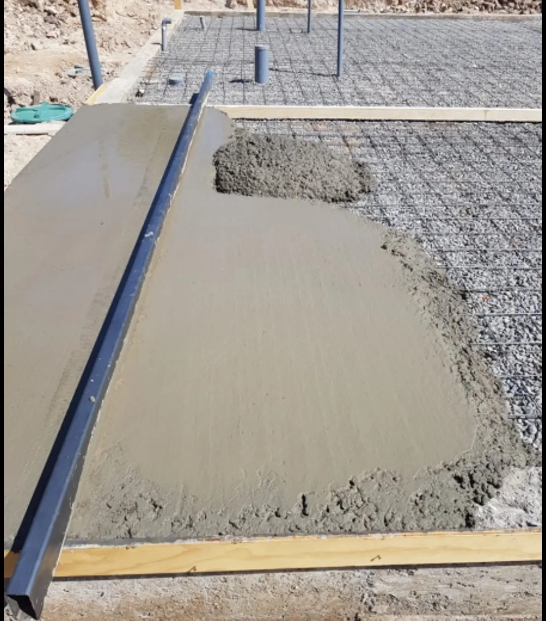 Gancho de grúa en sitio de construcción